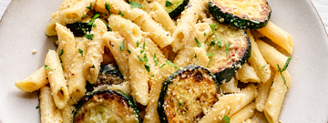 Citrininiai „Strozzapreti“ makaronai su cukinija ir alyvuogių aliejumi